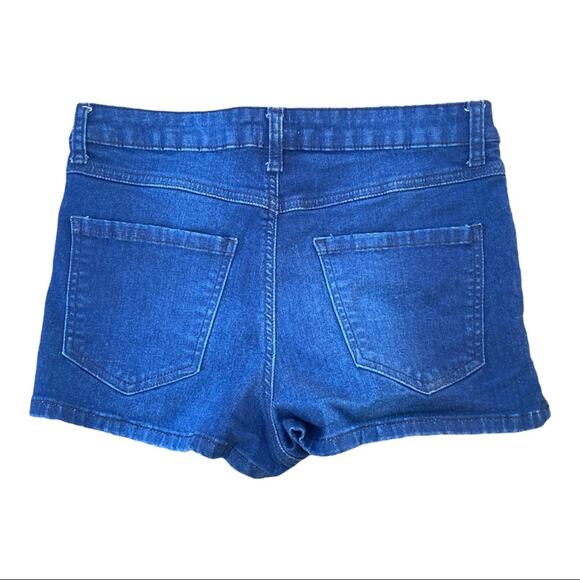 Forever 21 High Rise Dark Wash Stretch Jean Shorts Women's Size 28 - Picture 2 of 4